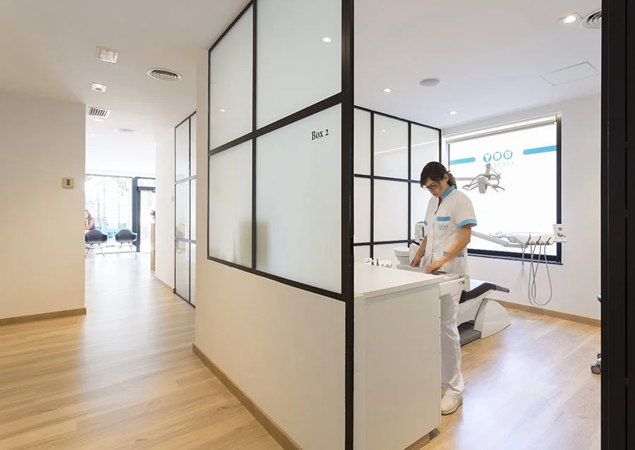 oralvic - clinica dental - galeria - qui som clinica-dental-vic
